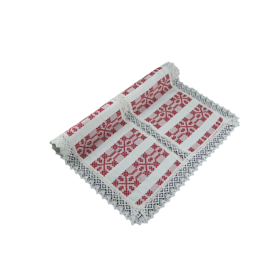 Față de masă crem dreptunghiulară cu inserție roșie și dantelă crem pe margini si două centrale diemnsiune 90 x 45 cm Față de masă crem dreptunghiulară cu inserție roșie și dantelă crem pe margini si două centrale diemnsiune 90 x 45 cm