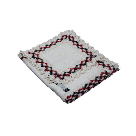 Față de masă dreptunghiulară crem cu inserție și dantelă crem, roșie și neagră 150 x 60 cm Față de masă dreptunghiulară crem cu inserție și dantelă crem, roșie și neagră 150 x 60 cm