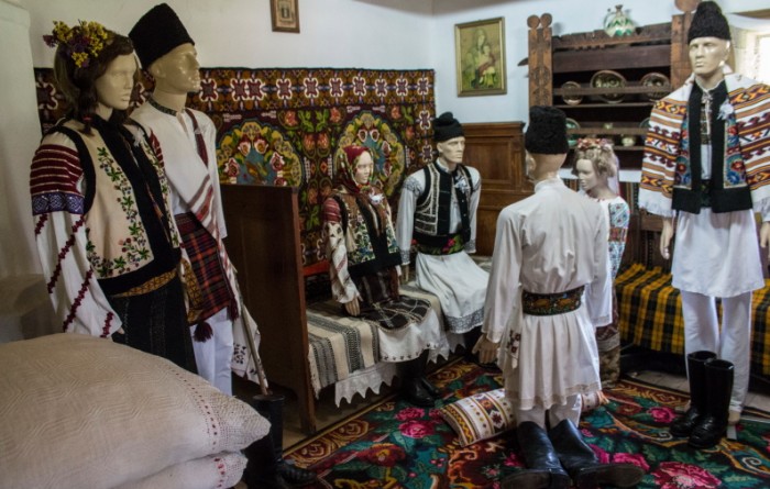 Obiceiuri și tradiții la naștere, nuntă și moarte in Bucovina